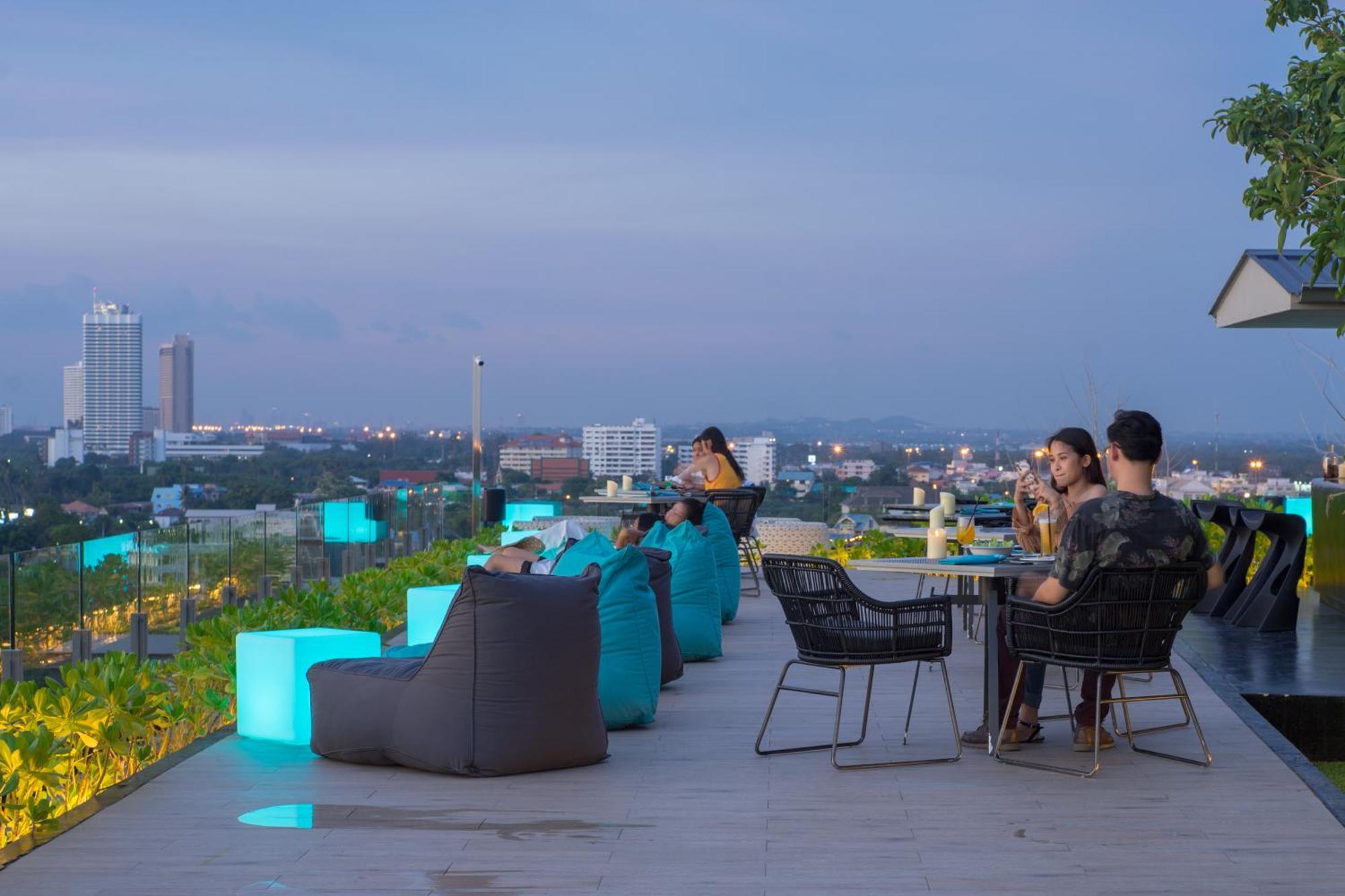 Cross Vibe Pattaya Seaphere Na Chom Thian Exteriör bild