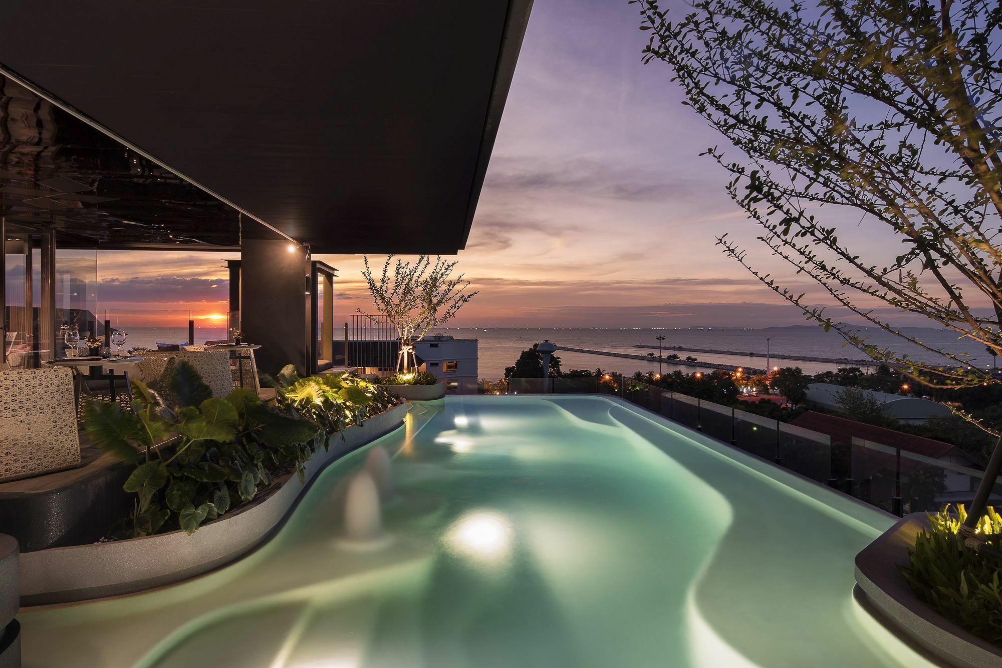 Cross Vibe Pattaya Seaphere Na Chom Thian Exteriör bild